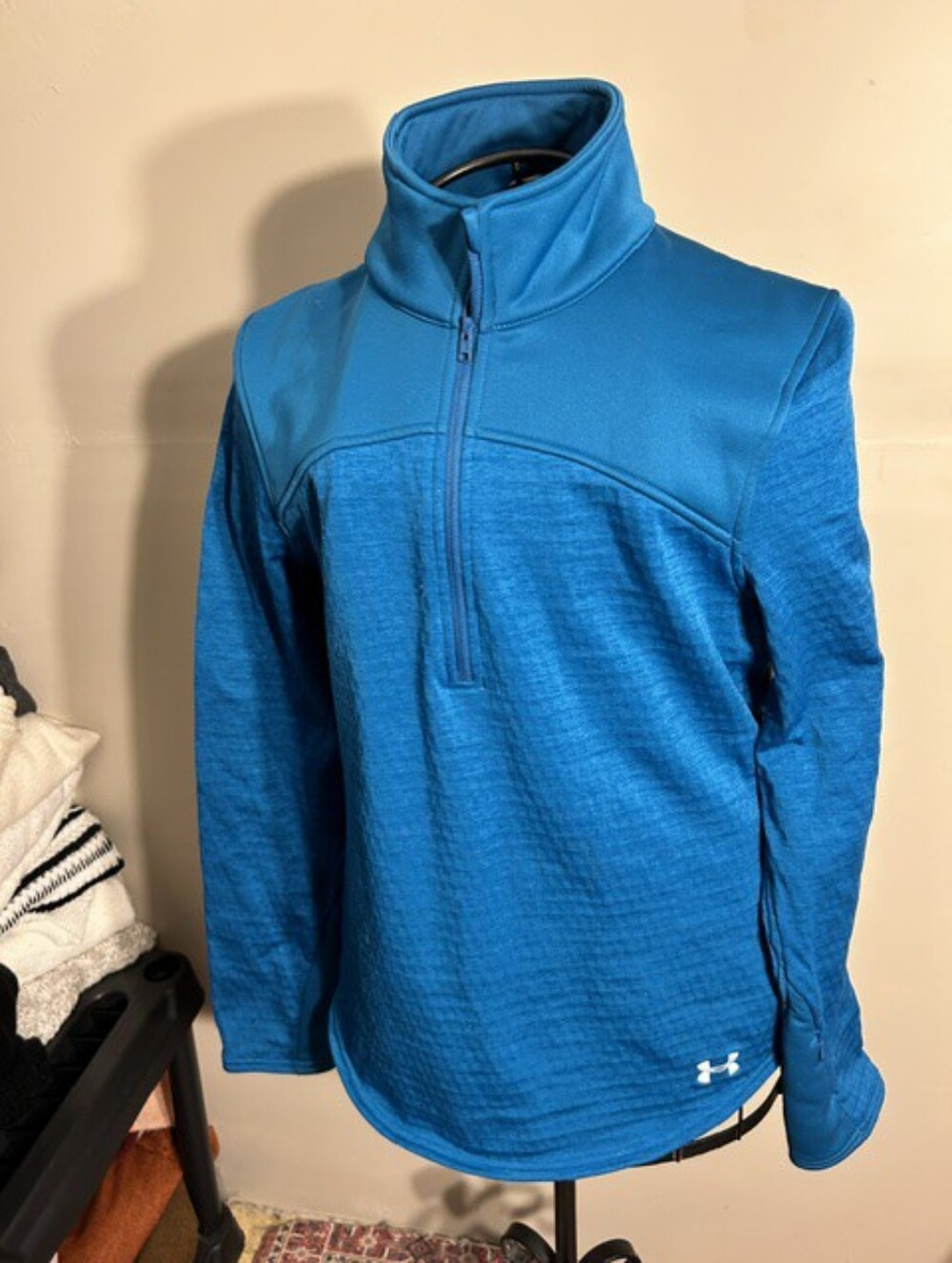 under armour size medium womens athletic shirt active wear long sleeve fleece